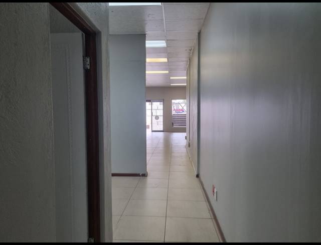 131M² OFFICE TO LET IN SONHEUWEL